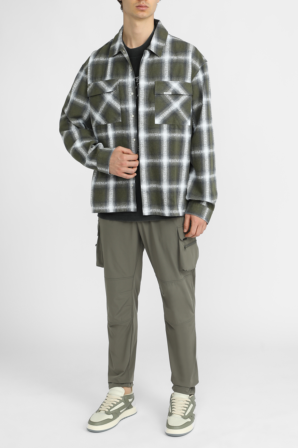 תמונת כל הלוק של חולצה מכופתרת פלנל